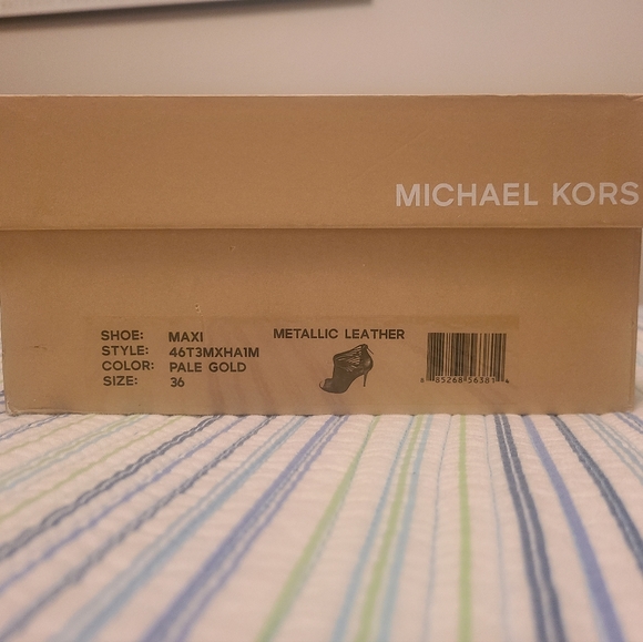 MK Metallic Leather Heal - Picture 7 of 8